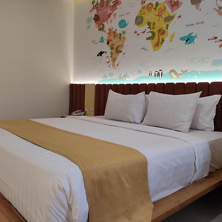 Luminor Hotel Banyuwangi By Wh Exteriör bild