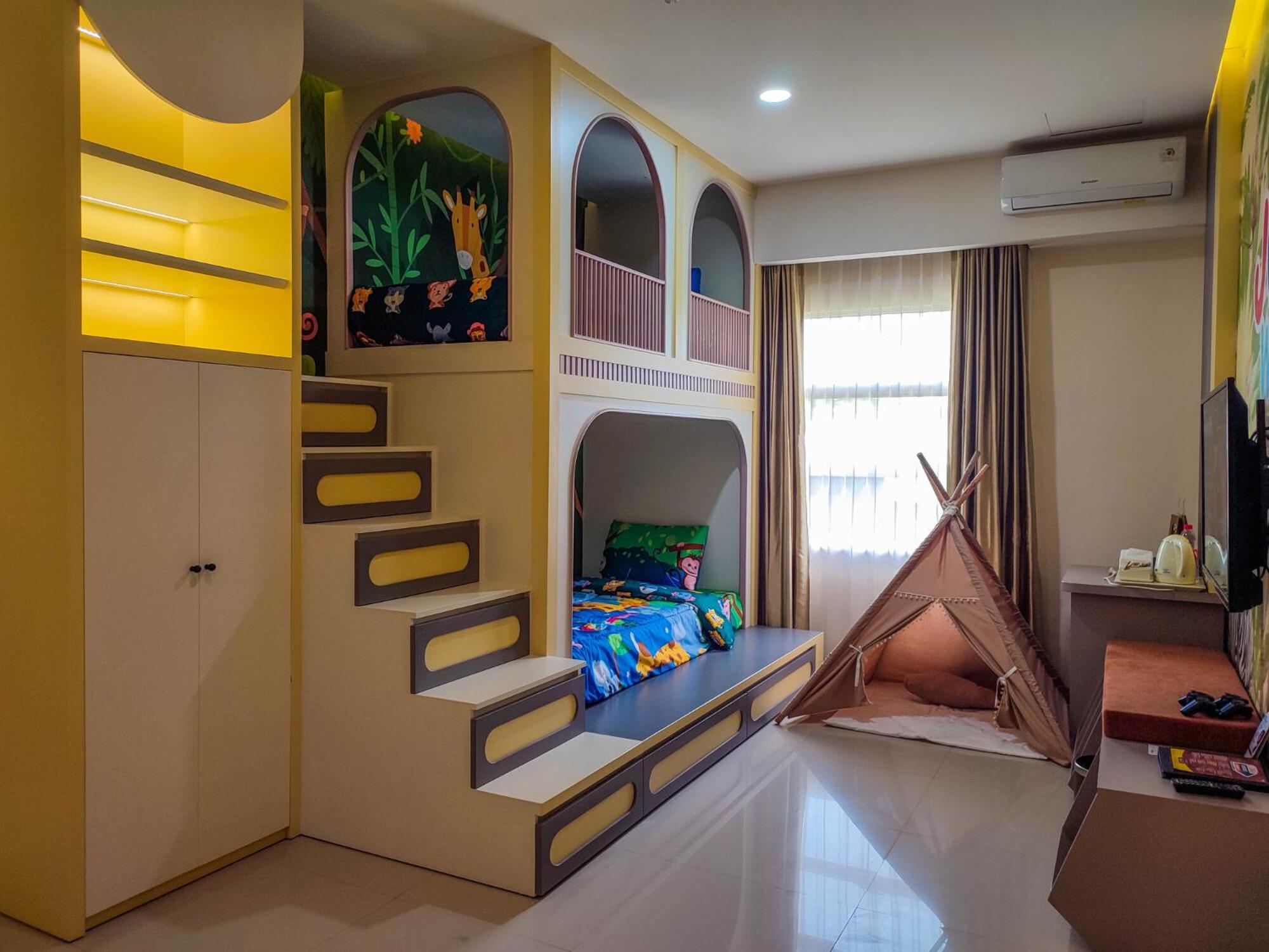 Luminor Hotel Banyuwangi By Wh Exteriör bild