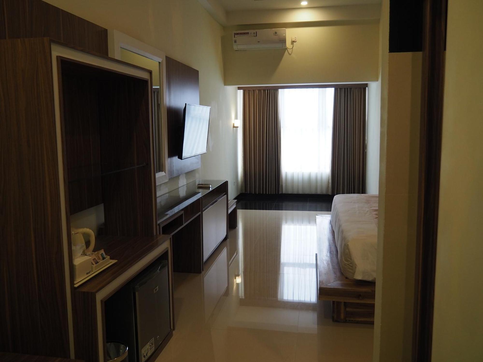 Luminor Hotel Banyuwangi By Wh Exteriör bild