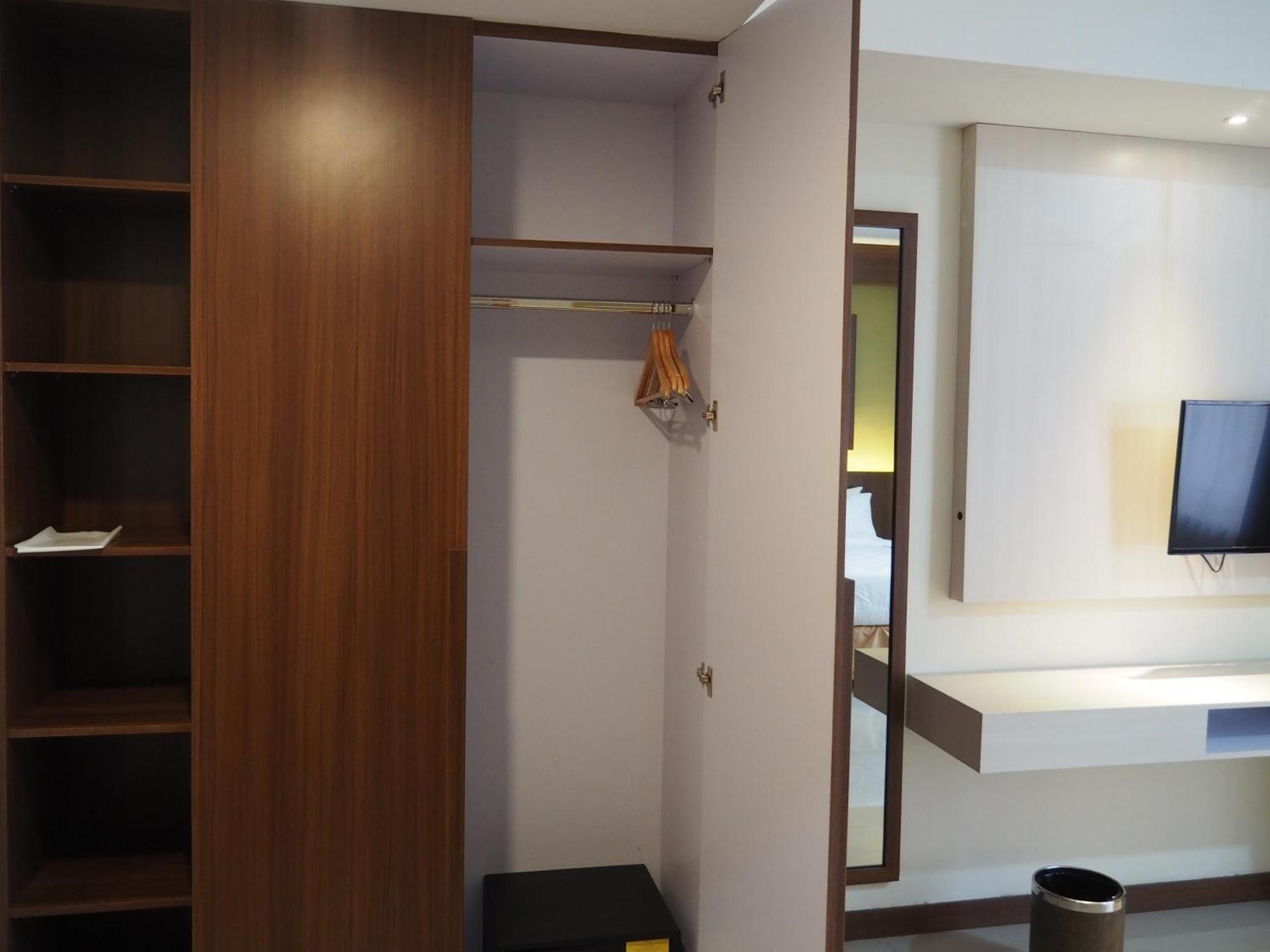 Luminor Hotel Banyuwangi By Wh Exteriör bild