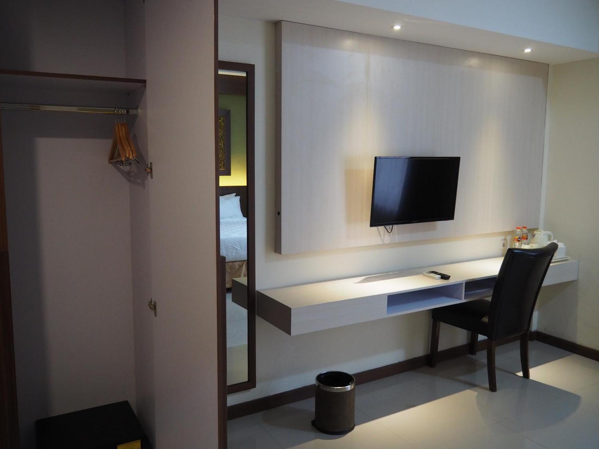 Luminor Hotel Banyuwangi By Wh Exteriör bild