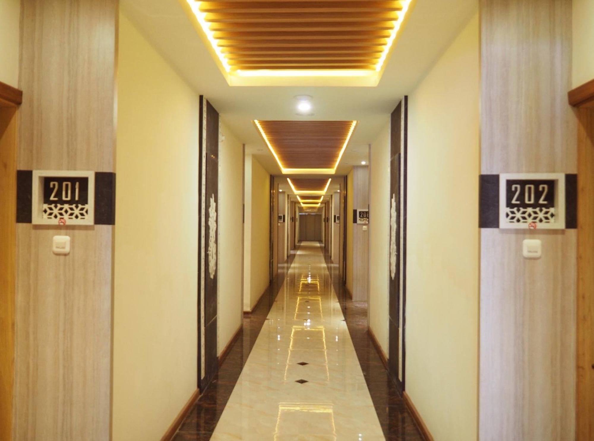 Luminor Hotel Banyuwangi By Wh Exteriör bild