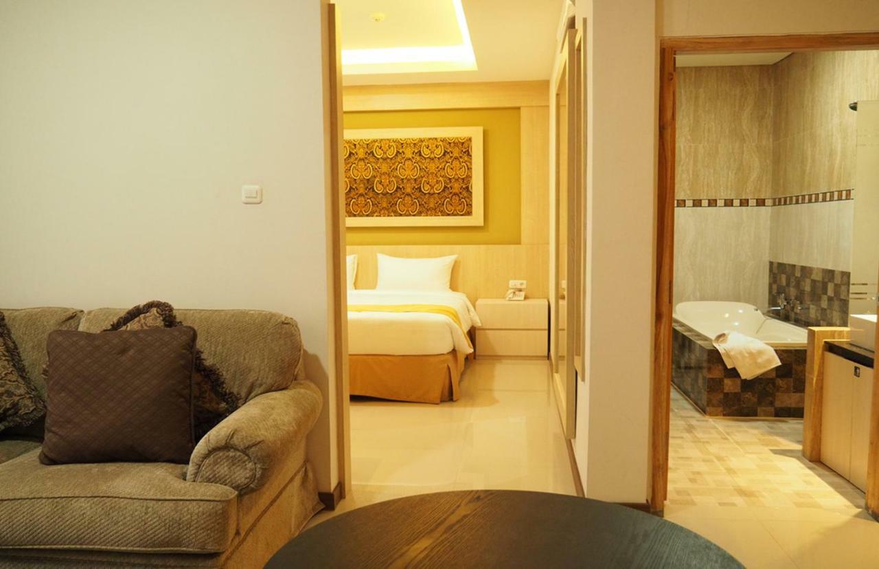 Luminor Hotel Banyuwangi By Wh Exteriör bild