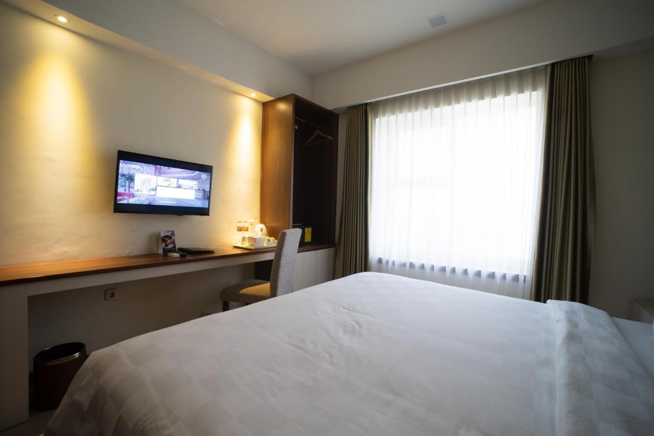 Luminor Hotel Banyuwangi By Wh Exteriör bild