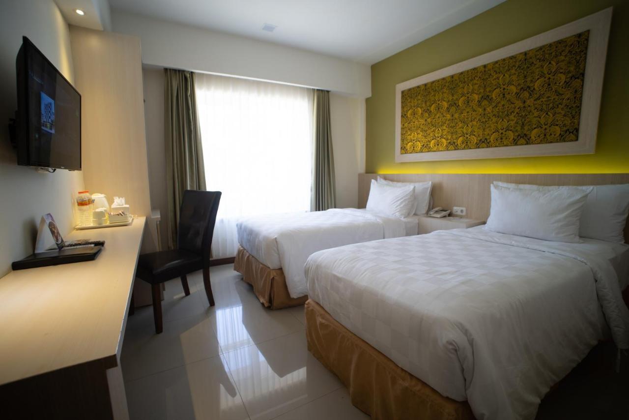 Luminor Hotel Banyuwangi By Wh Exteriör bild