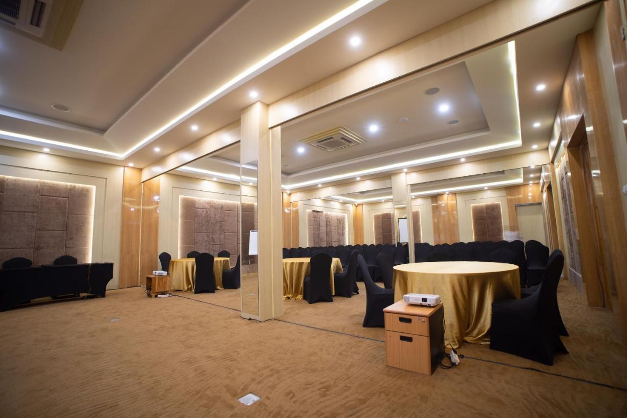 Luminor Hotel Banyuwangi By Wh Exteriör bild
