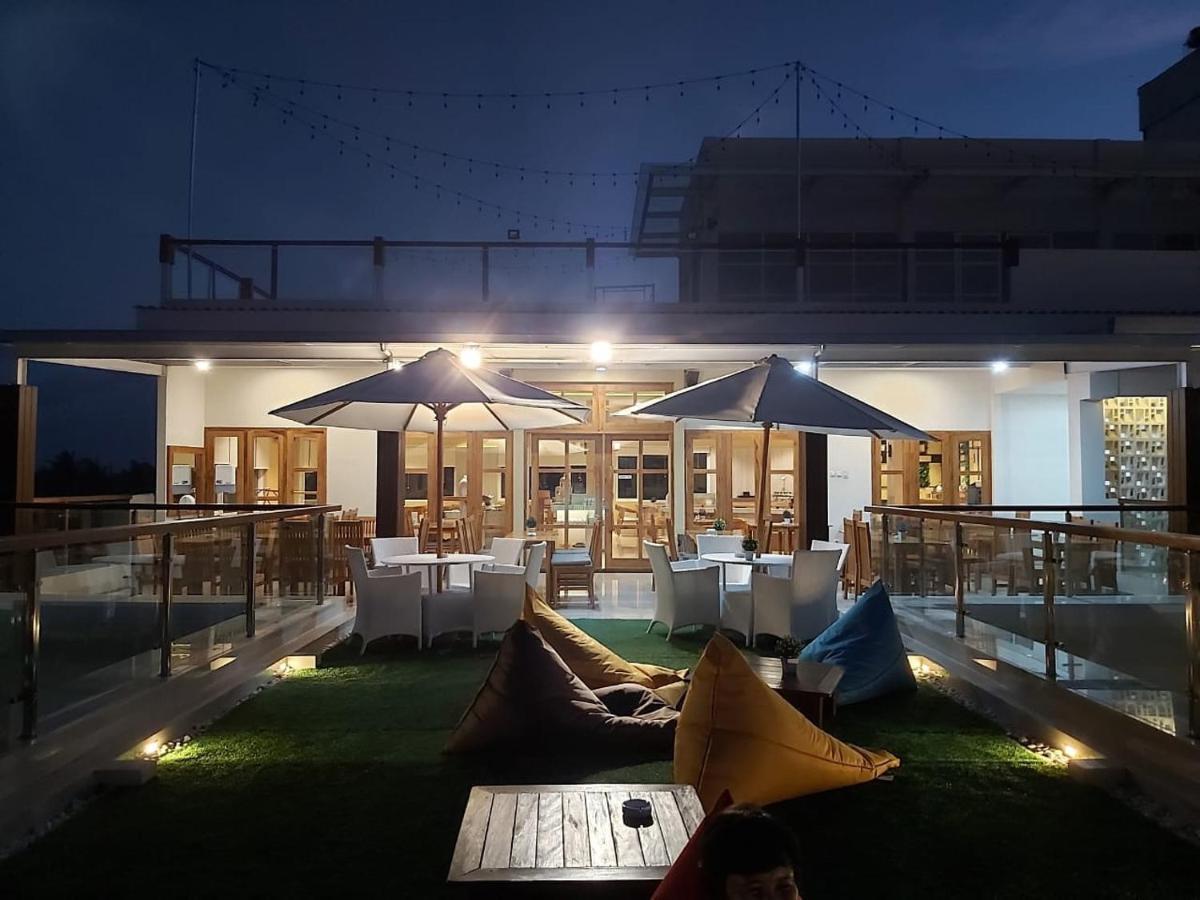 Luminor Hotel Banyuwangi By Wh Exteriör bild