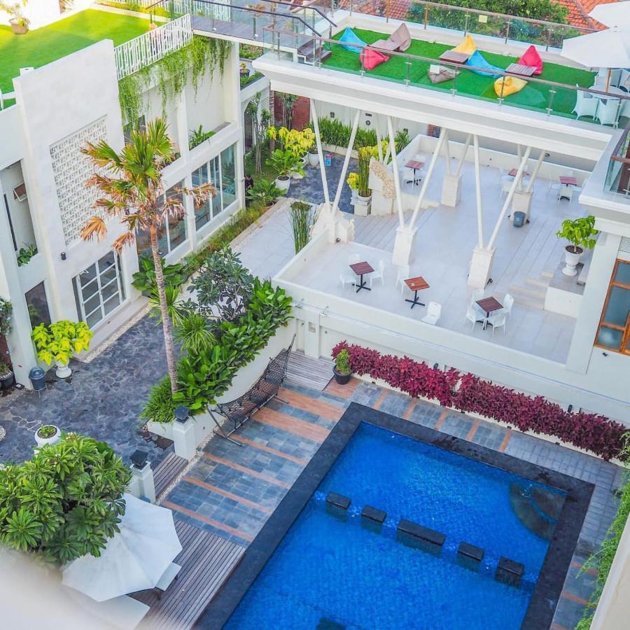 Luminor Hotel Banyuwangi By Wh Exteriör bild